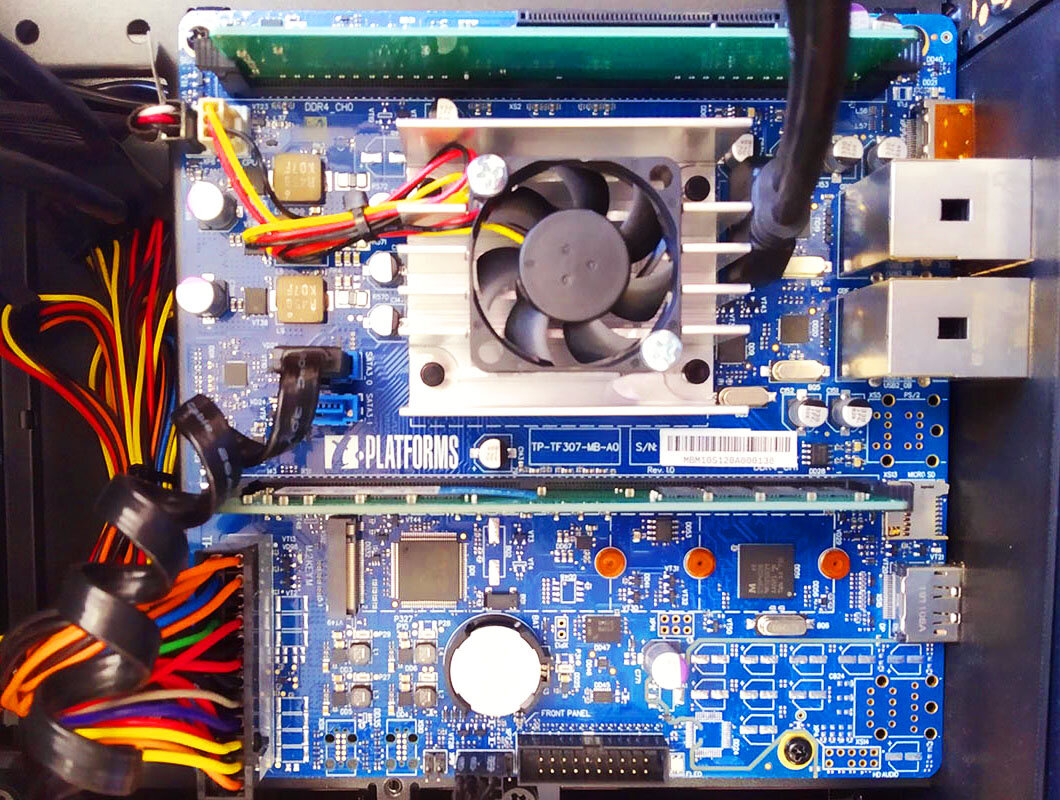 Системная плата компьютера, на основе процессора "Байкал"