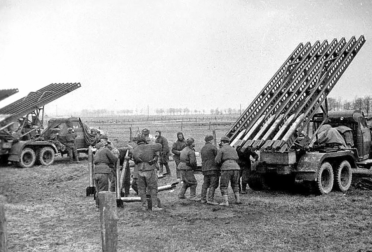 Гвардейский миномет бм 13. Миномет БМ 13. Гвардейский миномет Катюша. БМ-13 Катюша 1941. Гвардейский миномет БМ-13 Катюша.