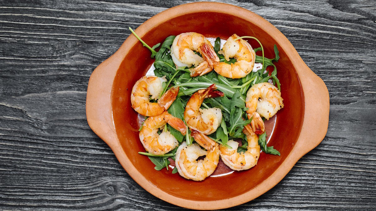    Салат из креветок с рукколой от Пугачевой