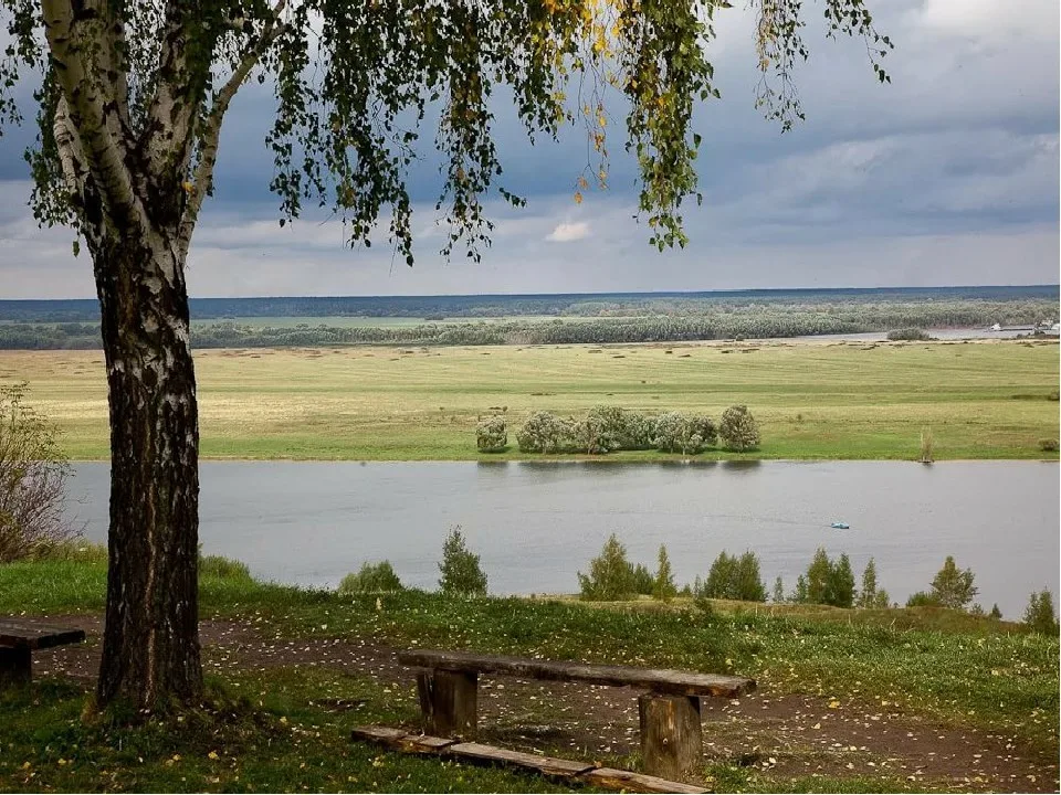 Вид на реку Ока в селе Константиново. 