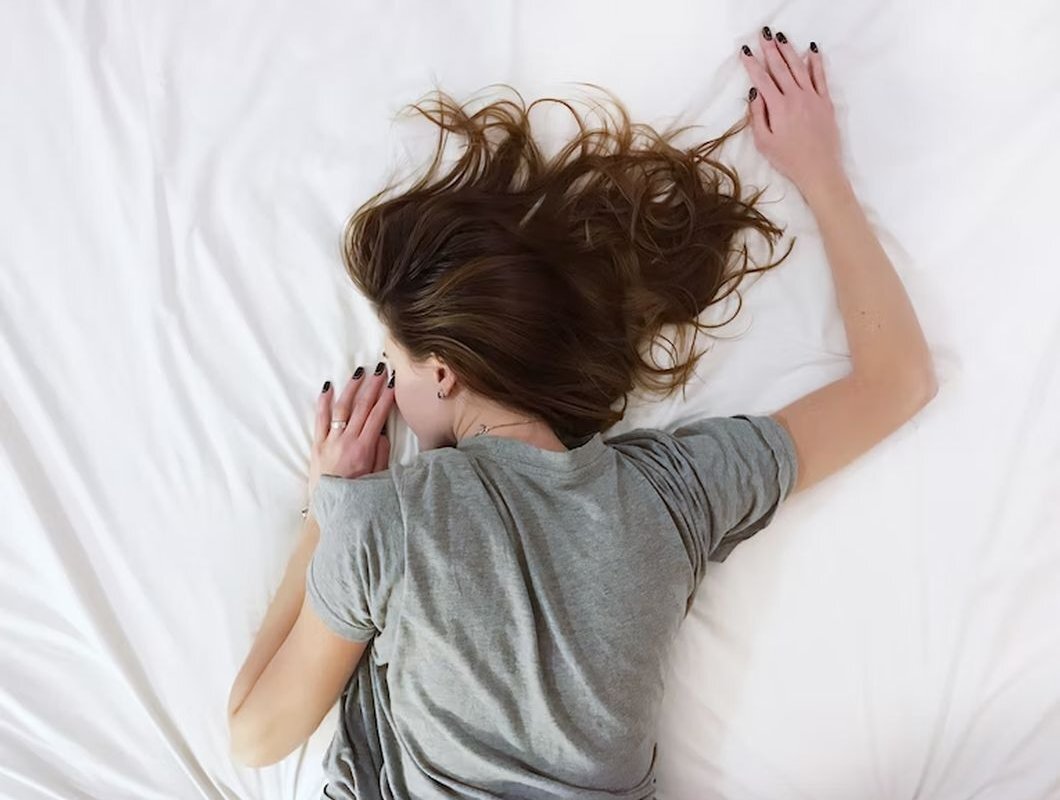 Дерматолог Дамира Айсина назвала вредной привычку ложиться спать с мокрыми волосами. Дерматолог Айсина объяснила в беседе с «МедикФорум», в чем заключается опасность сна с мокрыми волосами.