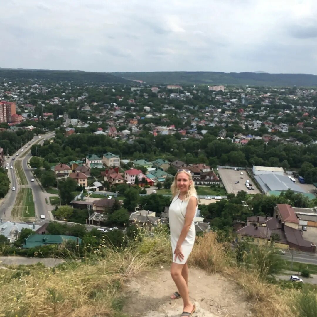 Я на вершине обрыва горы Горячей. Личное фото автора