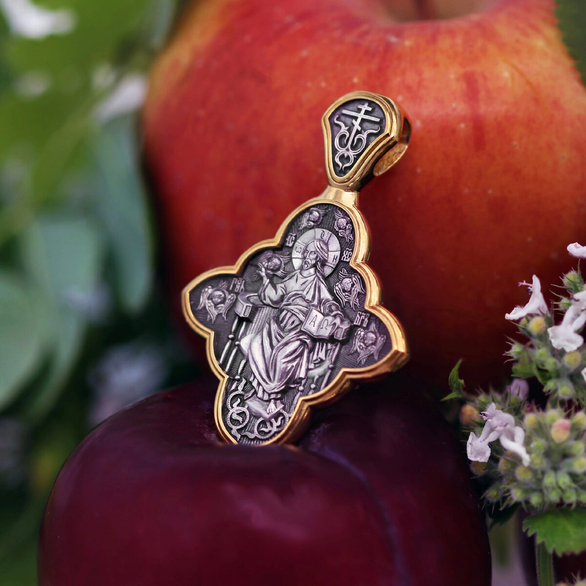 Само слово «Преображение» ассоциируется с чудесами. Фаворский свет озарил наш мир, наполнив его радостью и добром.

С праздником! ✨

Арт. 101.205 / 5600₽

#православные_праздники_Акимов
#крест_Акимов #серебро925 #золочение999 #Преображение #ЯблочныйСпас