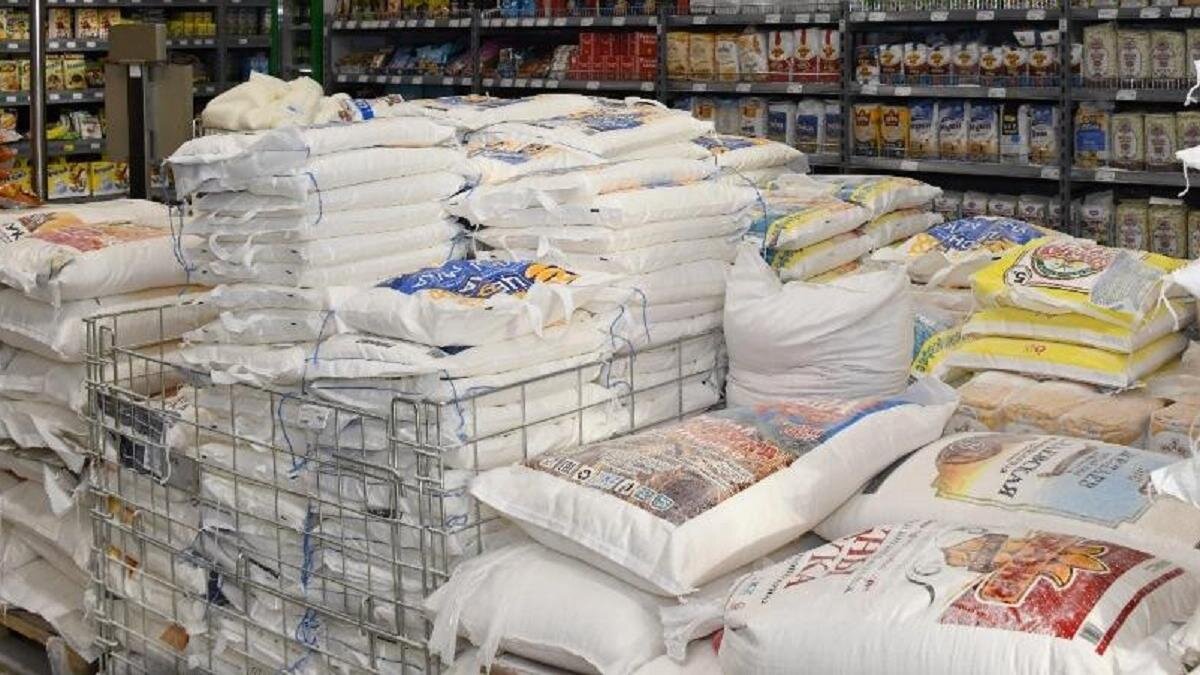    Мешки муки в супермаркете:astana.gov.kz