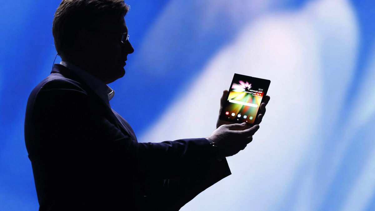 Samsung отложил выпуск своего складного телефона