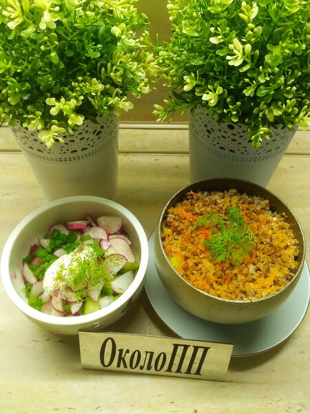 Фото обеда: куриная грудка с гречкой и салат