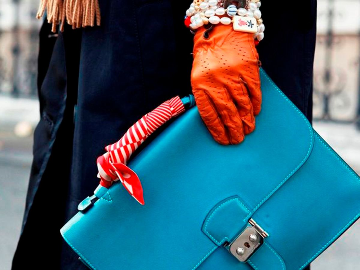 Аксессуар ли. Стильные украшения. Сумочка с перчатками. Имидж деловой женщины аксессуары. Модные кольца 2022.