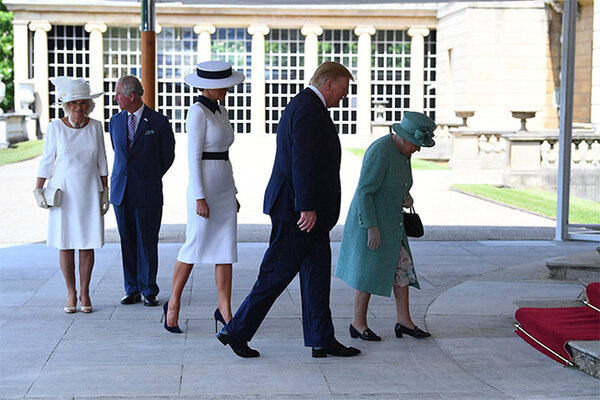 И вот опять: неуважение Дональда Трампа к Елизавете II в Букингемском дворце