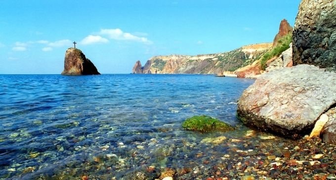 Яшмовый пляж на мысе Фиолент, Севастополь. Фото: tourist-82.ru.