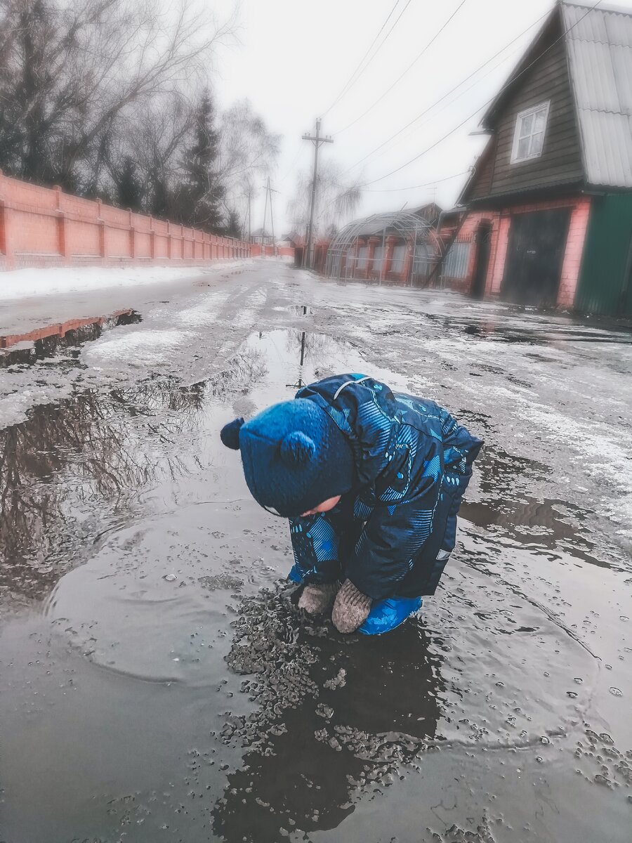 Весной, мы только так и гуляли. 