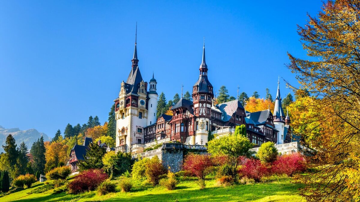 Замок Пелеш, Румыния. Источник изображения: https://romexpert.ru