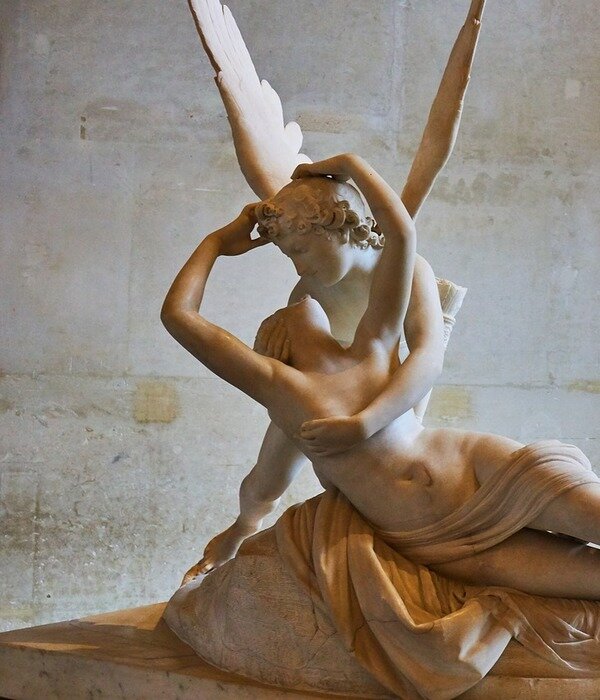 https://cdn.pixabay.com/photo/2017/09/22/12/42/louvre-2775451_960_720.jpg