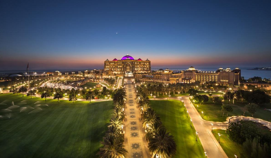 Emirates Palace Hotel, на строительство которого ушло больше всех денег в мире среди отелей