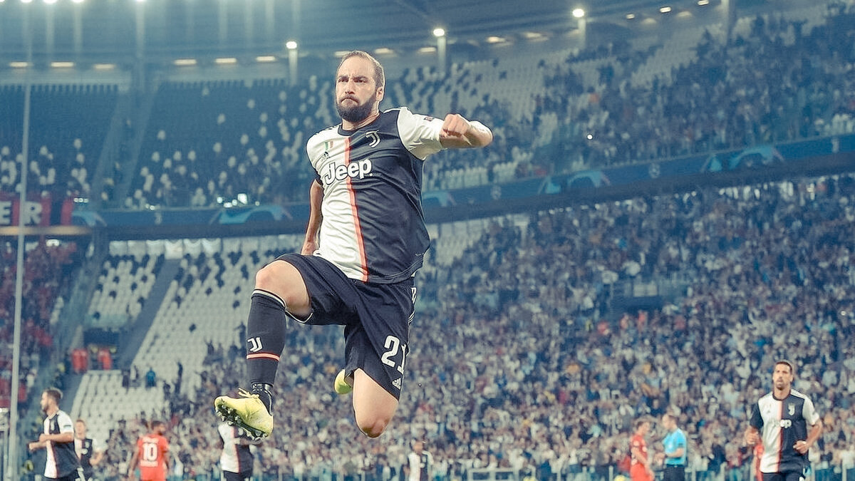 В составе хозяев хватает футболистов, способных зажечь