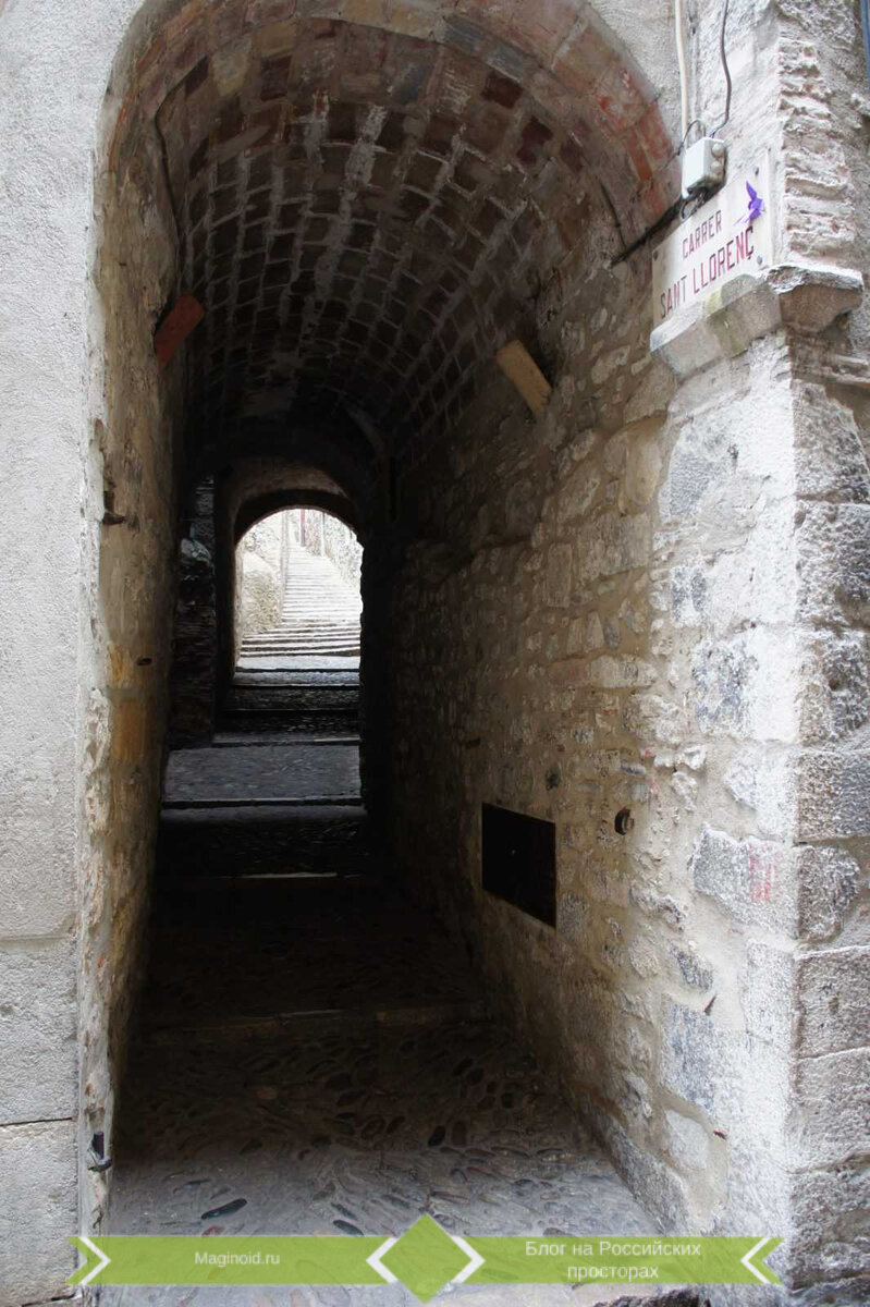 Ширина улицы не превышает 1 метра, Carrer de Sant Lorenç , Жерона