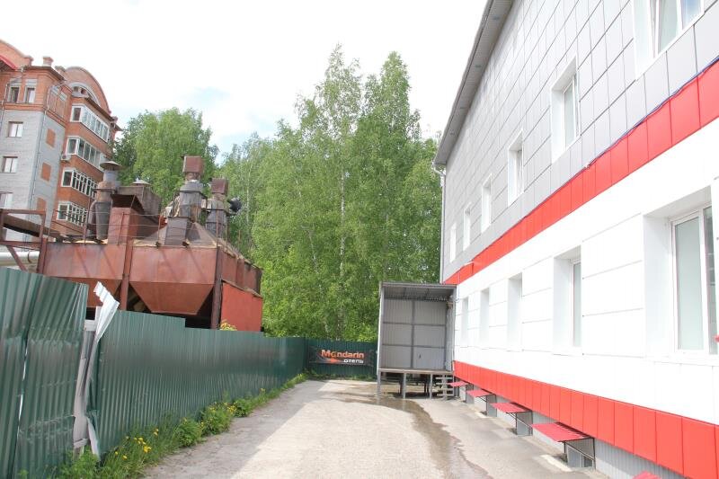 Рядом с гостиницей расположено опасное предприятие