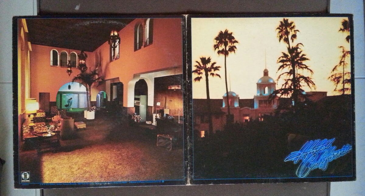 Фронтальная и задняя стороны конверта