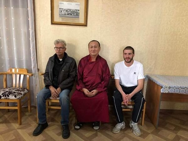 Писатель Эдуард Лимонов, Хамбо лама Аюшеев и Хаски в Иволгинском дацане в Бурятии/фото из открытых источников  