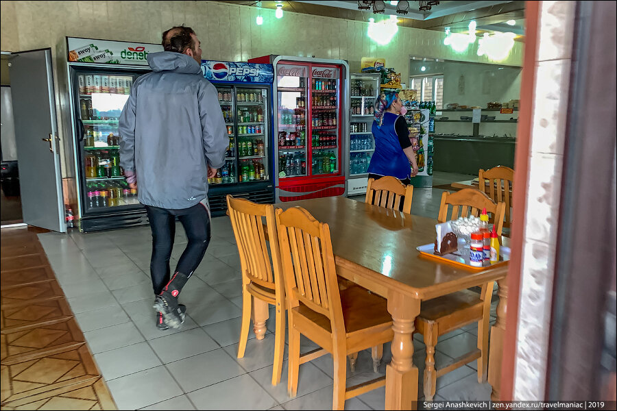 В Дагестане огромная проблема поесть на трассе. Нас выручила только столовка 