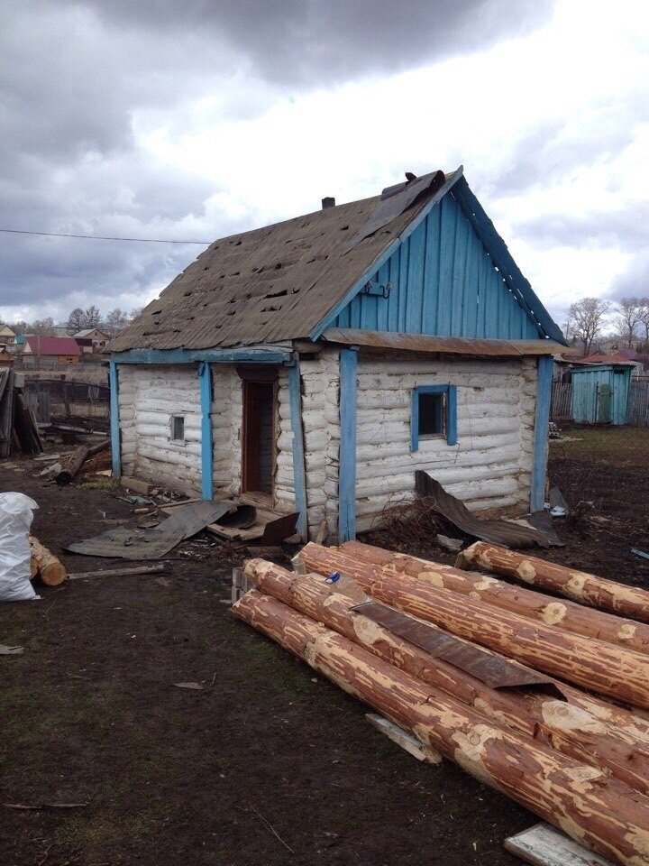 Мужчина приехал к отцу в деревню и перестроил ему сгнившую баню. Фото До/После.