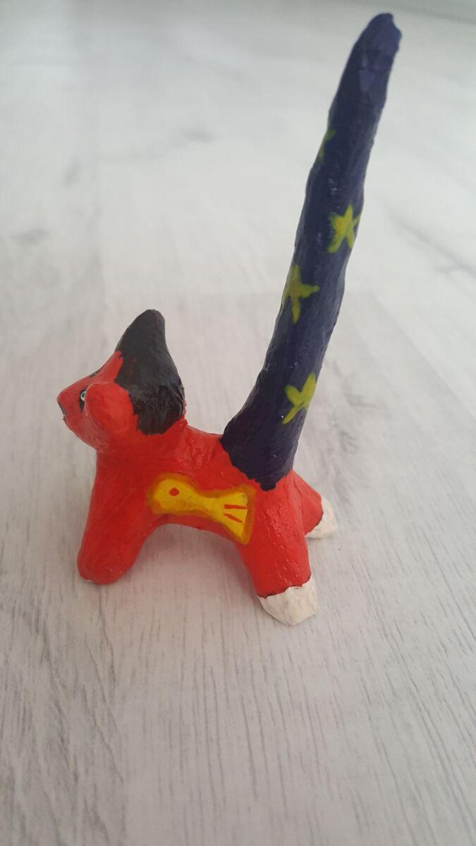 Кот по кличке Сириус: папье-маше.