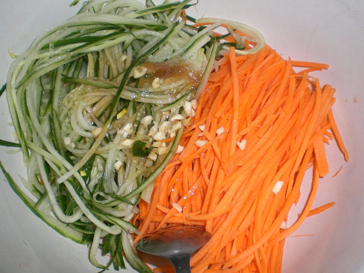 Такой салатик не стыдно подать даже на новогодний стол