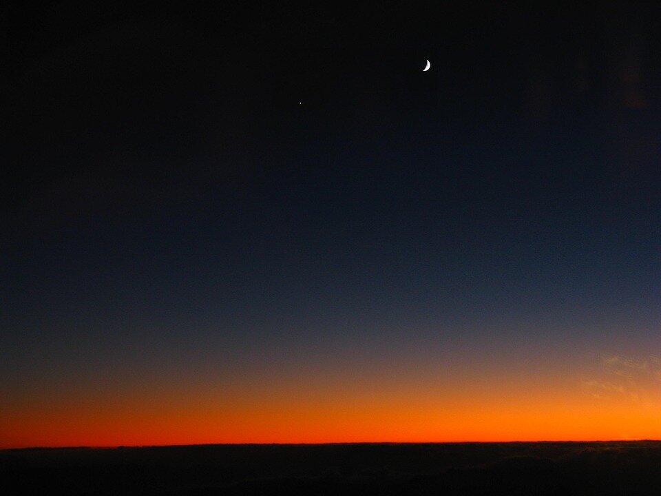 https://cdn.pixabay.com/photo/2014/06/14/12/26/sunrise-368752_960_720.jpg