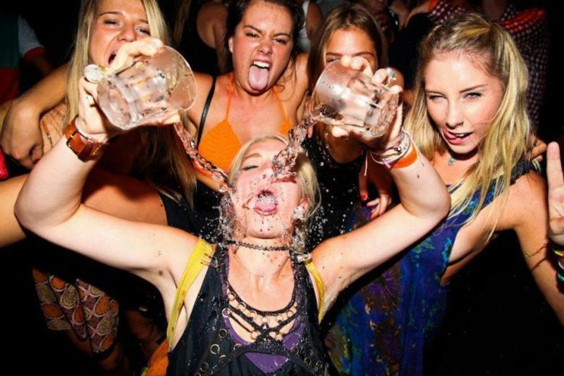 Копроративы в ночных клубах: стоит ли веселье позора среди коллег?