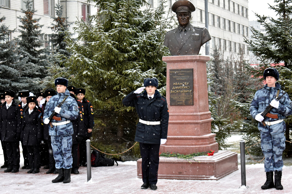 Мероприятие проходило на базе ОМОН Главного управления Росгвардии по г. Москве. В нем приняли участие около ста учащихся ГБОУ г. Москвы школы №1056, кадетской школы интерната №1 «Первый московский кадетский корпус», а также «Юридического колледжа» и «Колледжа полиции».