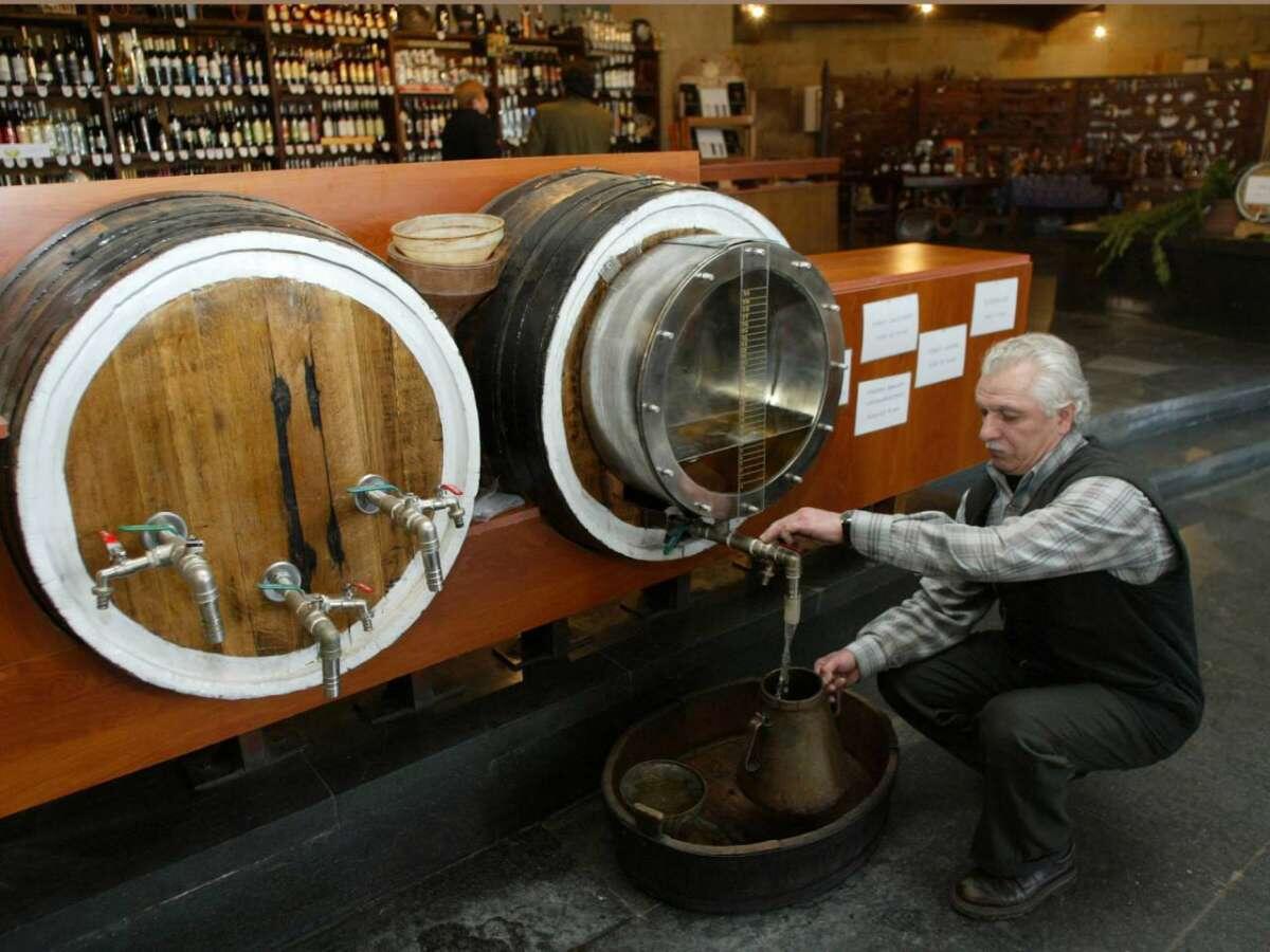 Разливное вино - в три раза дешевле 