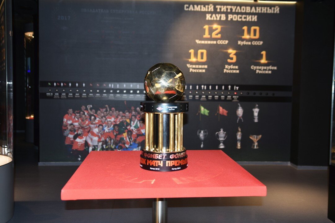 Главный приз - 80 тысяч долларов и этот кубок.