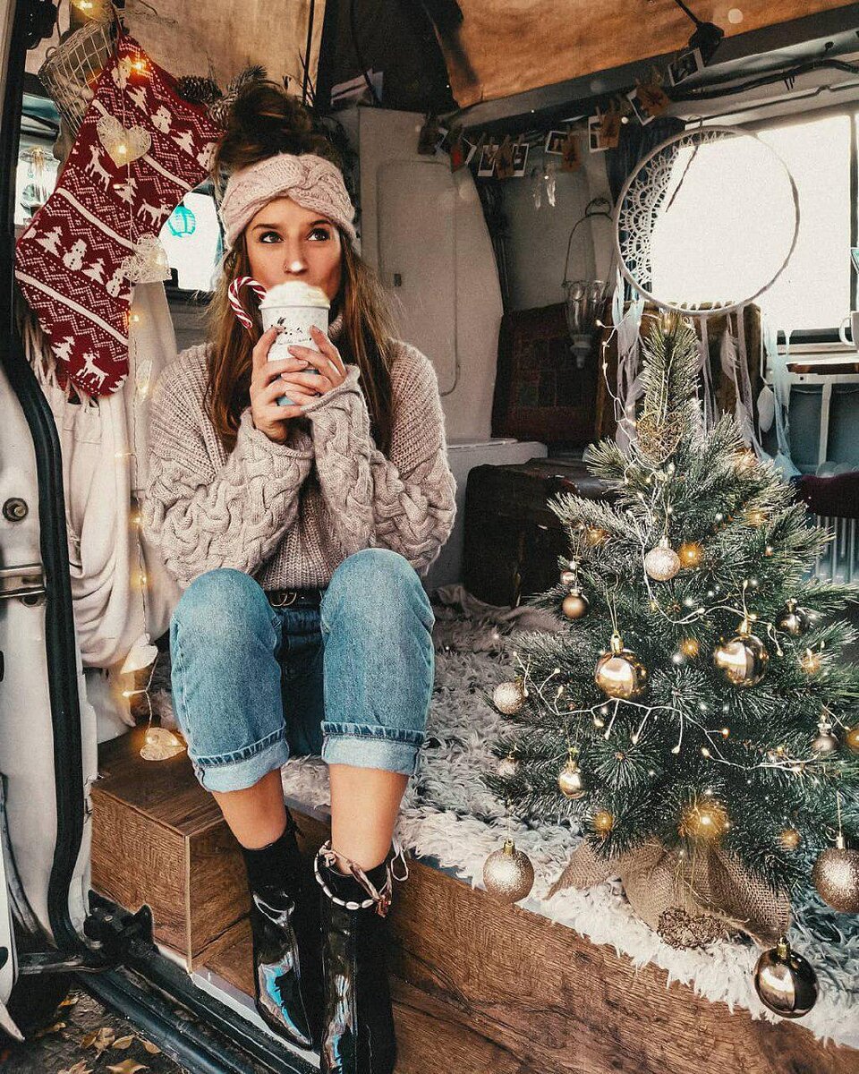 Элена желает всем хорошего понедельника и рождественского настроения!