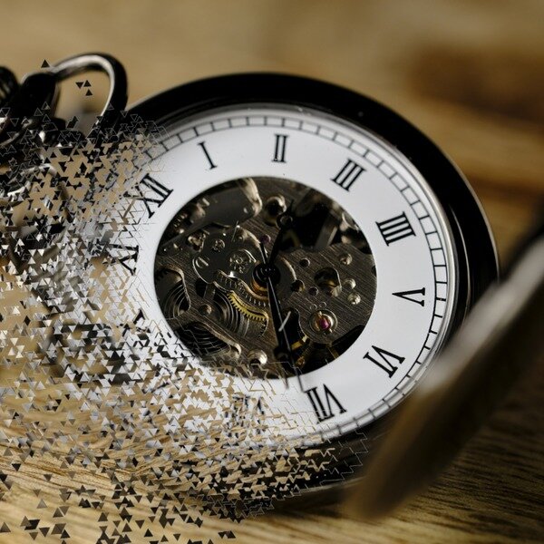 Когда не стоит дарит часы