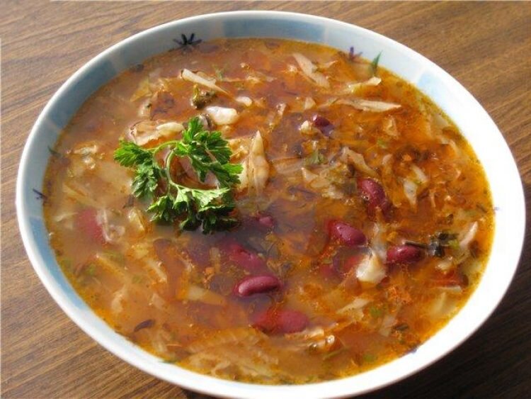 Щи с фасолью и капустой постный. Фасолевый суп с капустой. Щи из квашеной капусты с фасолью. Фасолевый суп с квашеной капустой. Суп щи с квашеной капустой и фасолью.