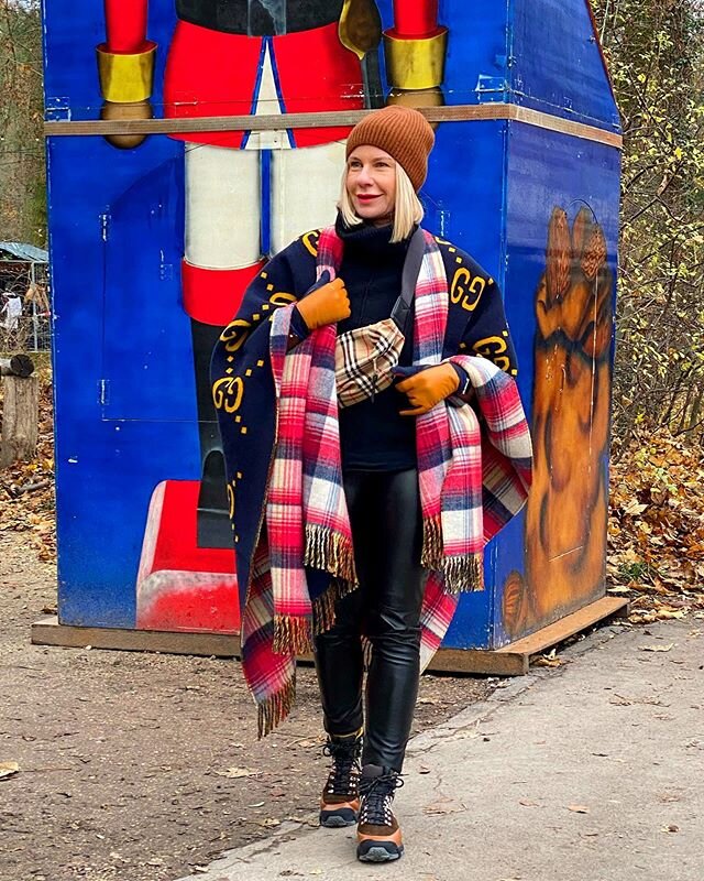 Даже с шапкой каре смотрится очень красиво