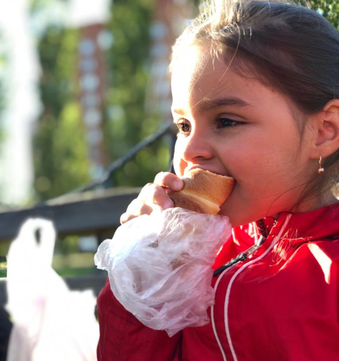 Пока иногда покупаем привычный русским детям пирожок)))