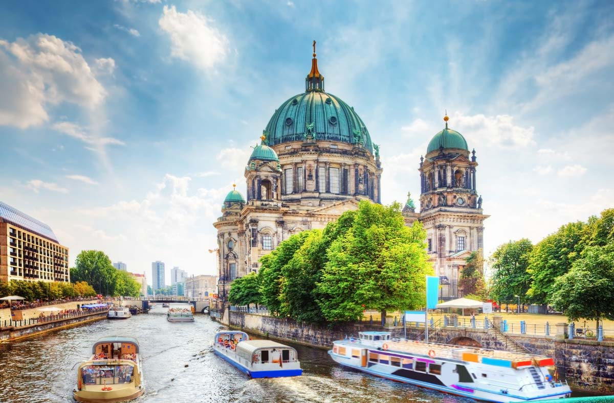 Не секрет, что для многих путешественников Германия — это Берлин, Гамбург, Мюнхен и ещё два-три крупных города, где можно отведать рульку, традиционно выпить пива и посмотреть один из старинных...