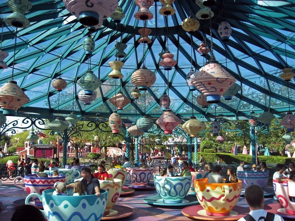 Joyland ai. Парк аттракционов Диснейленд в Париже. Парижский Диснейленд аттракционы. Диснейленд Париж аттракционы. Disneyland в Париже аттракционы.