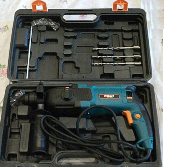 Вот так лежал в кейсе несколько лет, дожидался настоящего дела.