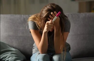 Сделав тест, я узнала что беременна. 