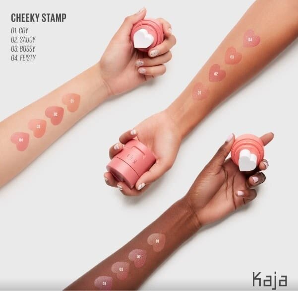 Румяна «Cheeky Stamp Blendable Blush»- это кушон в форме сердца с уникальной взбитой текстурой, которая тает на лице и становится незаметной на коже. Румянец получается нежный и естественный.Стоимость 24$