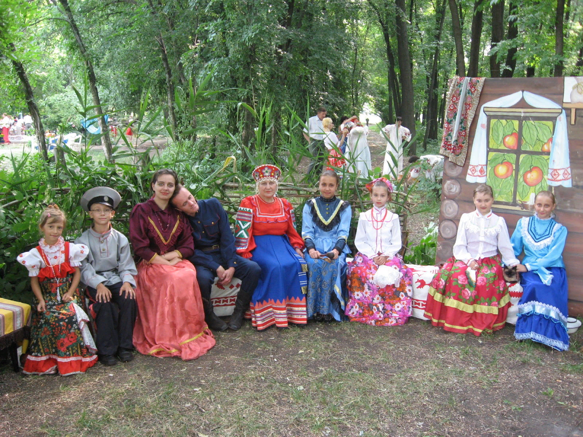 "Аюшка" - Народный фольклорный казачий клуб. 2000-год, 2-й состав. 