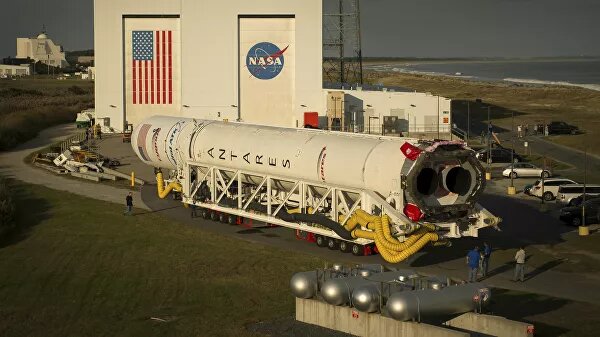 
© AP Photo / NASA / Bill Ingalls
Ракета-носитель Antares на стартовой площадке. Архивное фото