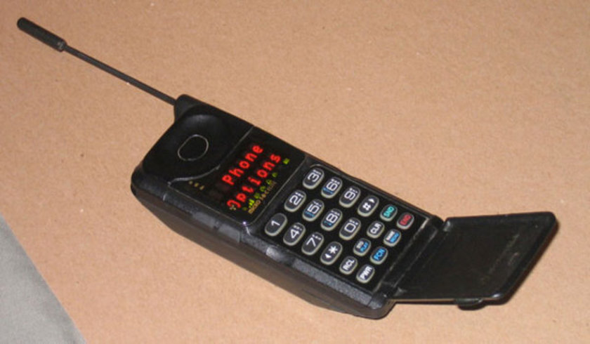 Московский сотовый телефон. Motorola MICROTAC 9800x. Motorola MICROTAC Elite. Motorola сотовый 90. Motorola MICROTAC 1989.