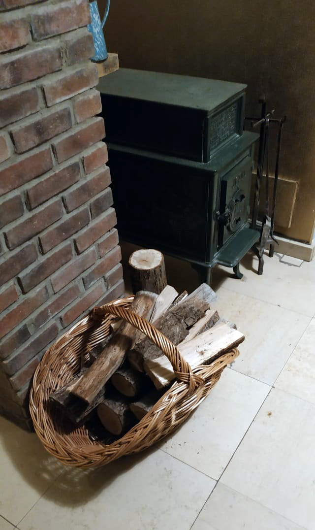 Печечка...под неё Лея и спряталась сразу