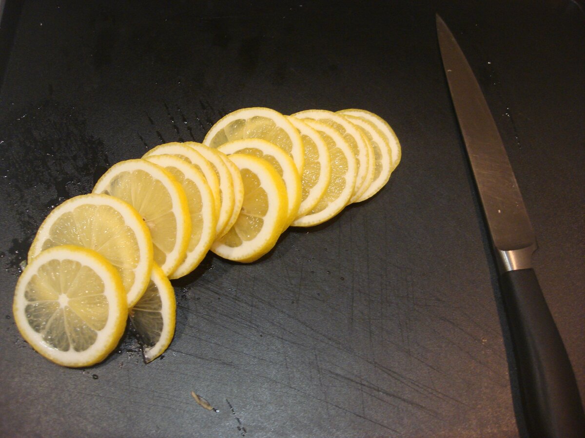 Фото сделано автором (нарезала лимоны)
