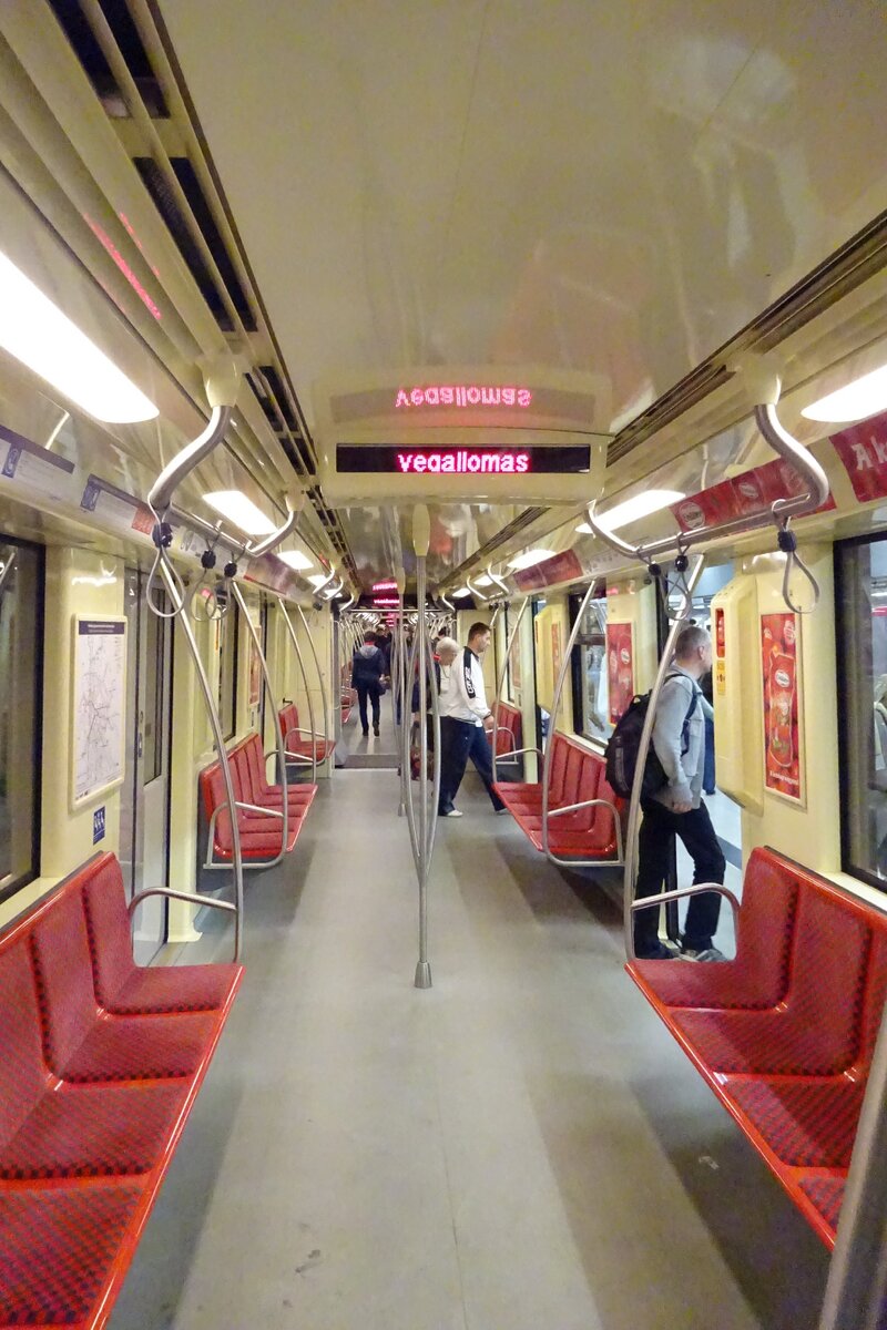 Вот такой сплошной поезд мы в 2014 году мы впервые увидели в Будапеште. Фото Сергея Кудрявцева