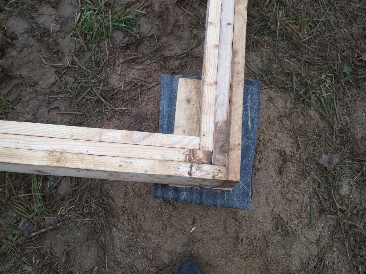 Соединение обвязки в углу.