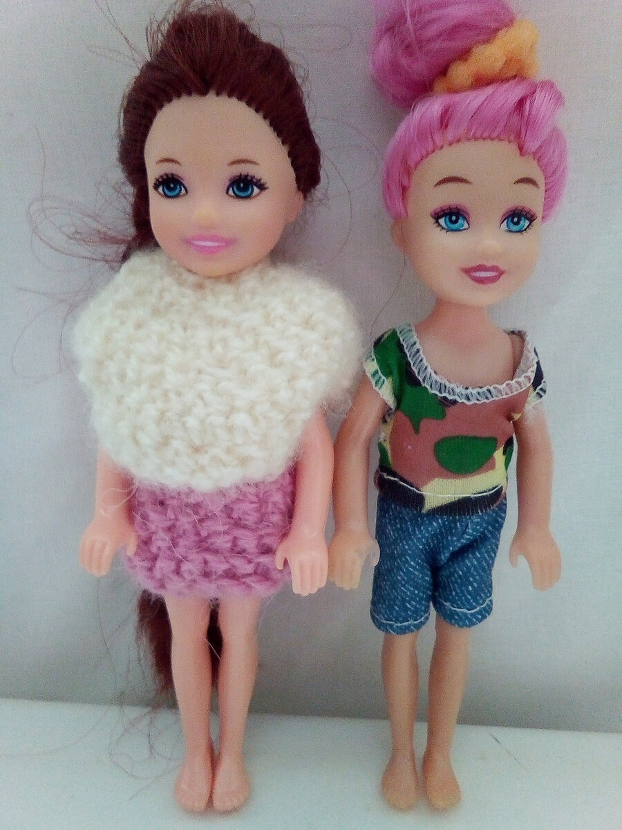 Первый наряд поближе.