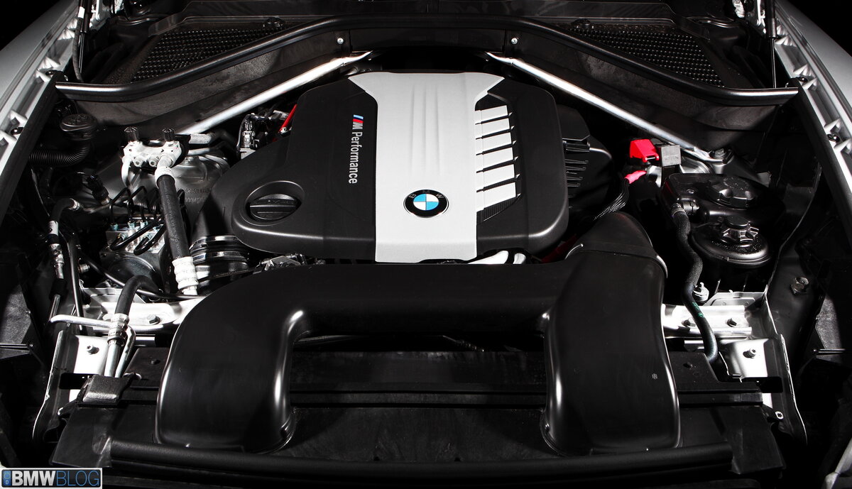 Выдающие эксплуатационные и динамические характеристики моделей BMW X6 M Competition и BMW X6 M были бы невозможны без совершенной силовой передачи и подвески, решения для которых позаимствованы из мира автоспорта. Выдающиеся точность и маневренность, характерные для моделей семейства M, проявляются в любой ситуации, будь то комфортное движение по магистрали на крейсерской скорости или динамичное прохождение гоночного трека.